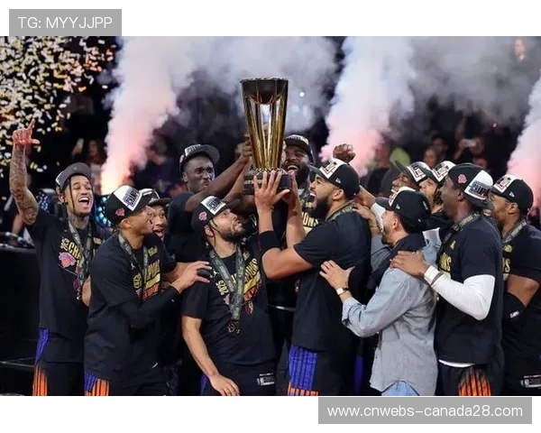 麦迪逊广场花园气氛热烈，尼克斯逆转胜球迷欢呼三分钟