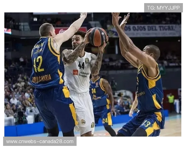 赫罗纳对阵约文图特，双方上演对攻大战打出大分格局。